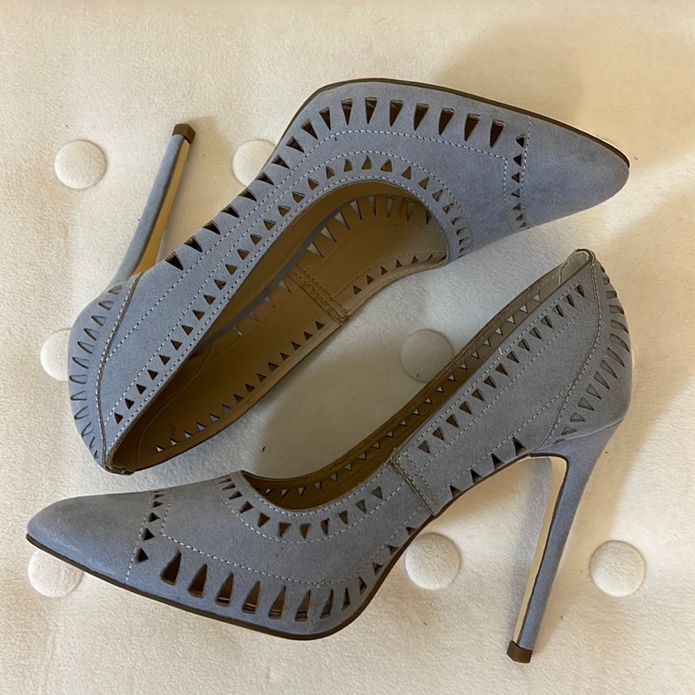 💙 Justfab light blue heels - cute cutouts, closed toe rounded front - 8